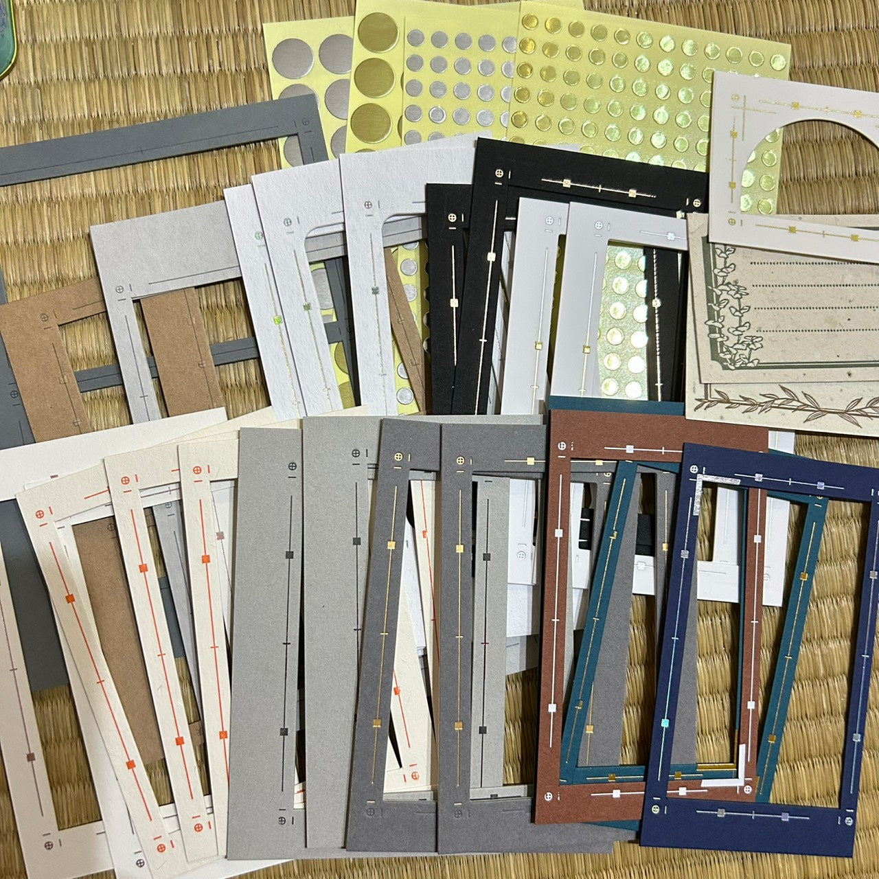 Tokubetsumemori's Collage Frame Paper Pack