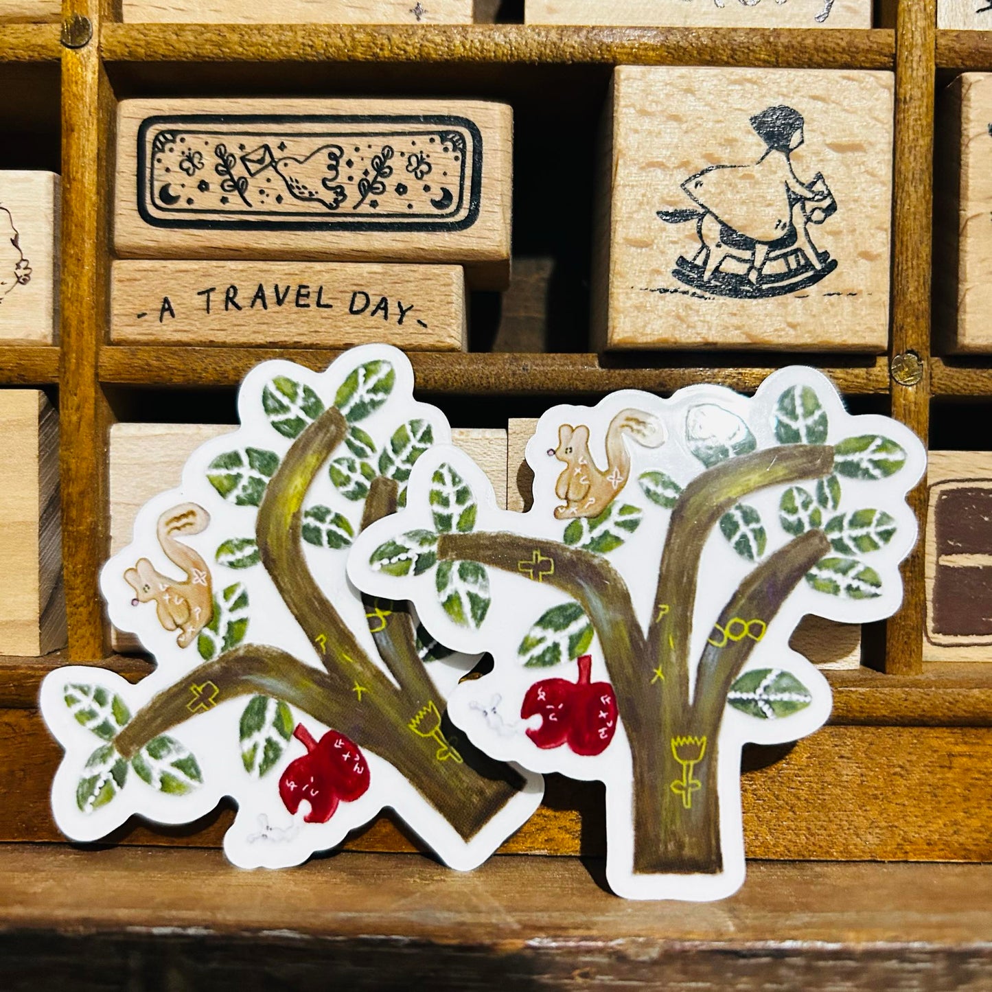 misshoegg Market-only Squirrel Tree Sticker