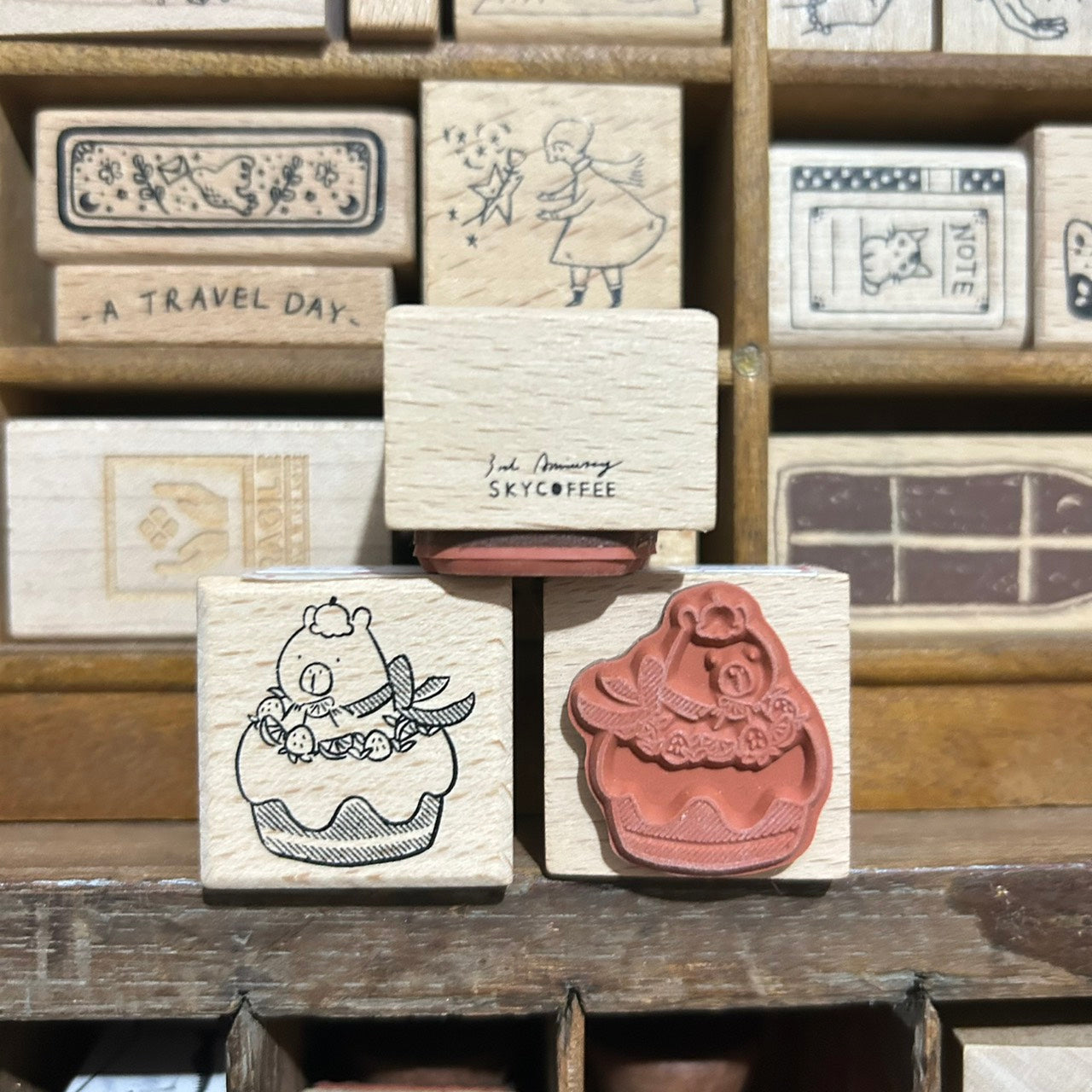 Sky Coffee Cabybara Cake Rubber Stamp